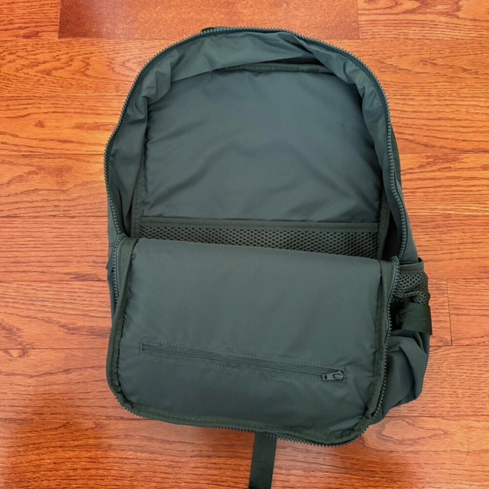 Lacoste Green Backpack Laptop Gym Travel Bag New With Tags - Picture 2 of 4